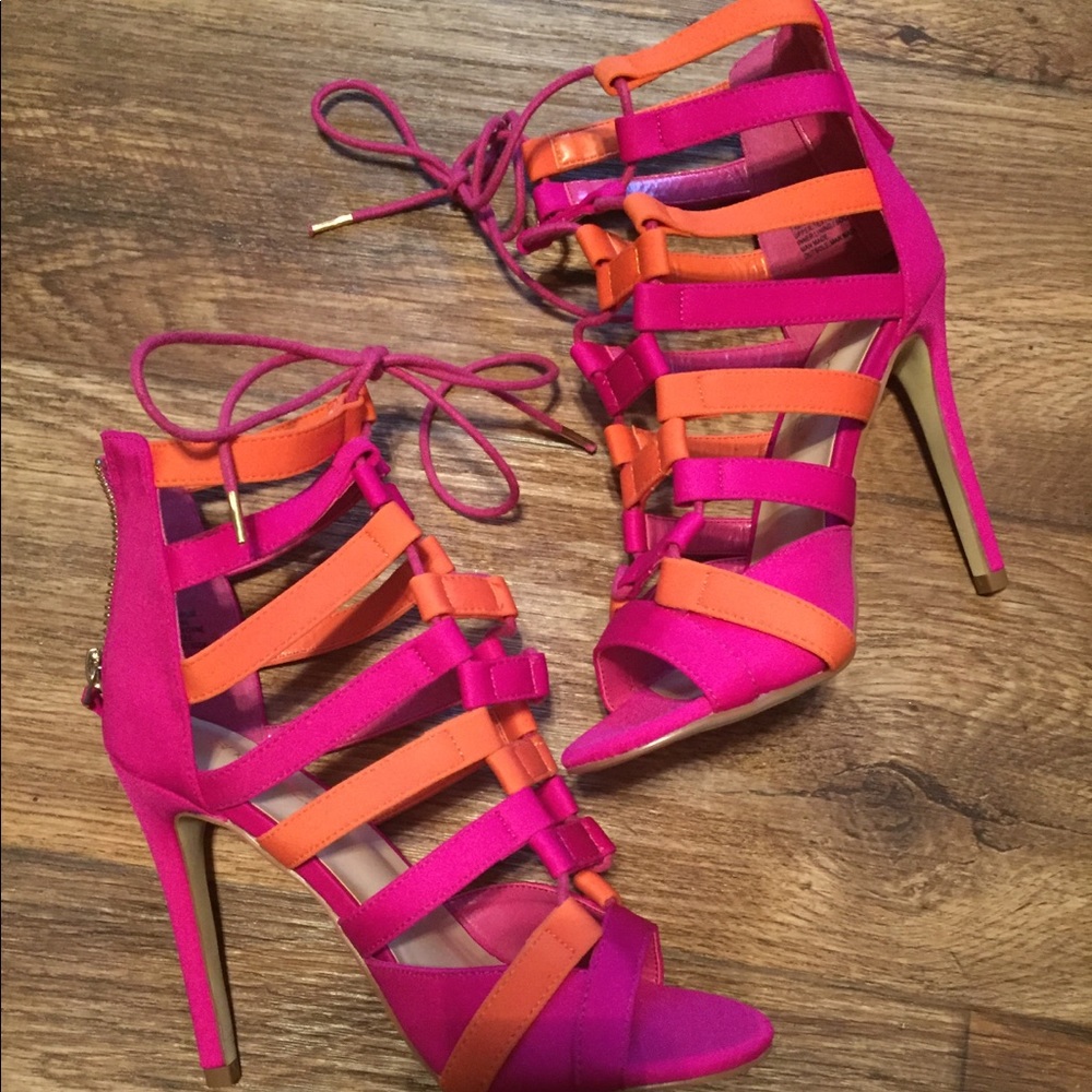 Two-tone heels